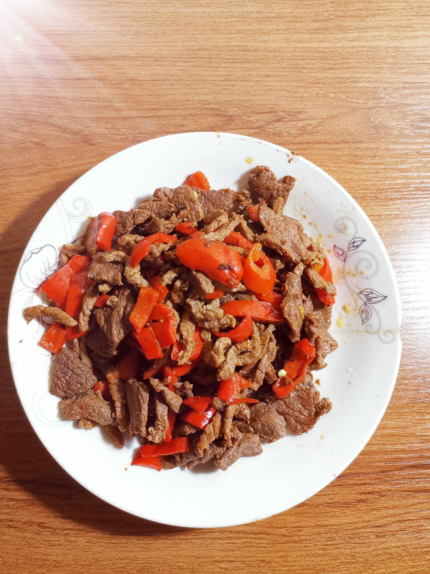 甜椒炒牛肉的做法-家常味炒菜譜-易網(wǎng)健康養(yǎng)生網(wǎng) 甜椒炒牛肉的做法-家常味炒菜譜
