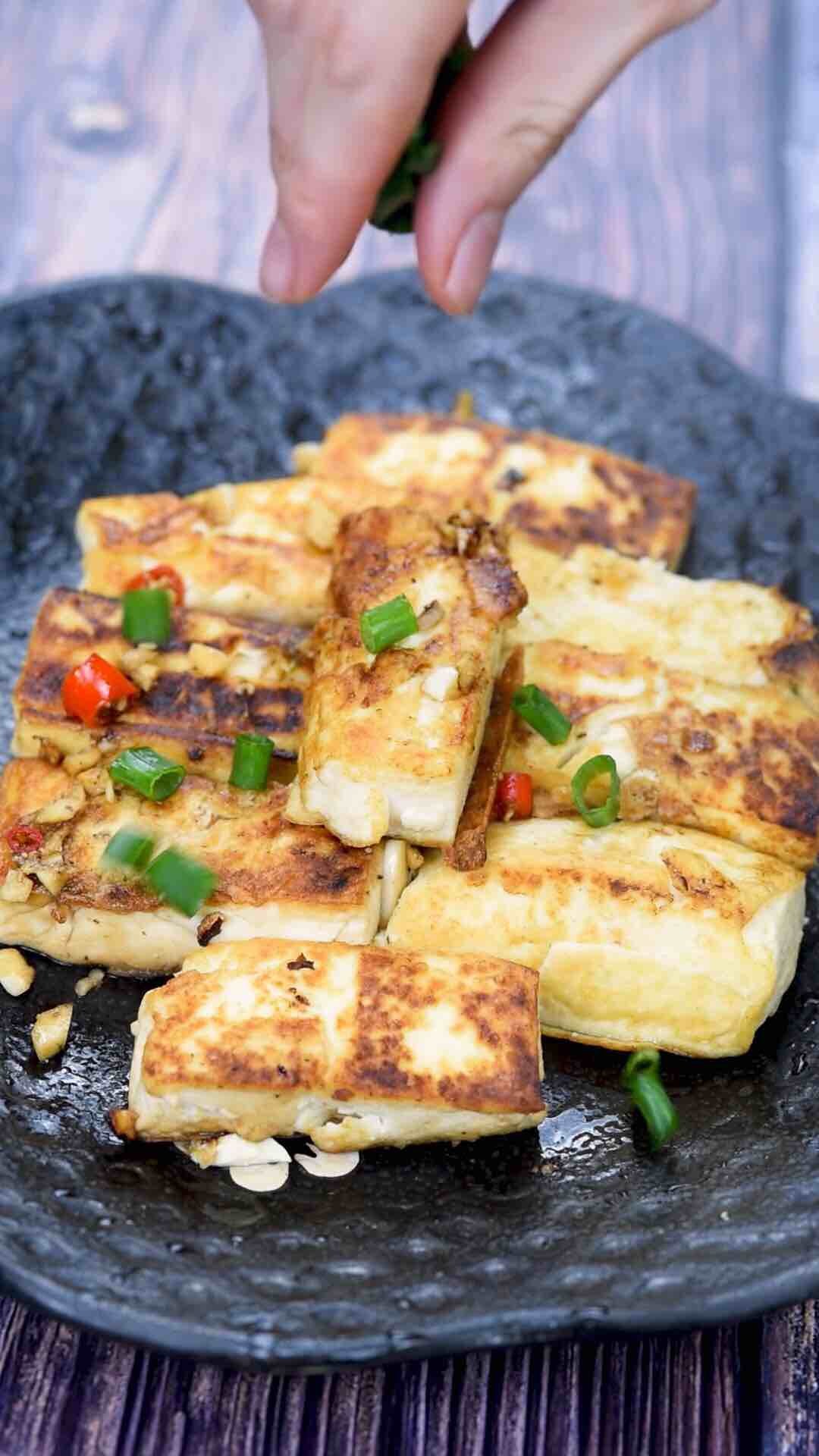 香煎嫩豆腐的做法-家常味煎菜譜