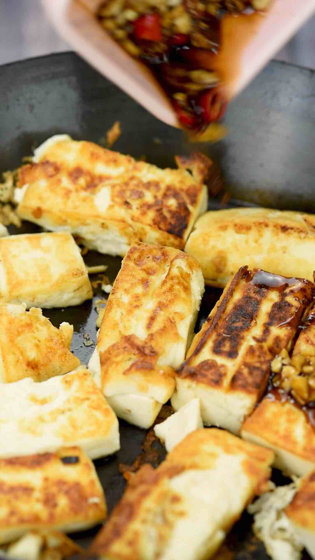 香煎嫩豆腐的做法-家常味煎菜譜