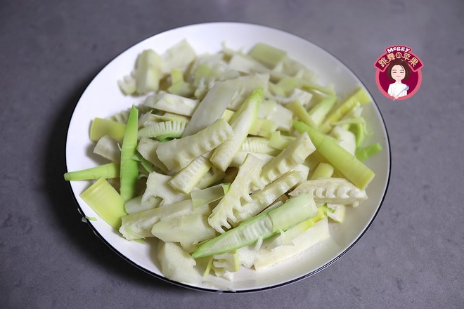 臘肉燜春筍的做法-咸鮮味燜菜譜-易網健康養生網 臘肉燜春筍的做法-咸鮮味燜菜譜
