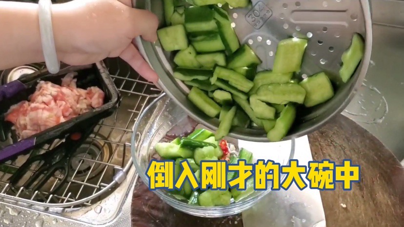 簡單的拍黃瓜的做法-酸辣味拌菜譜-易網健康養生網 簡單的拍黃瓜的做法-酸辣味拌菜譜