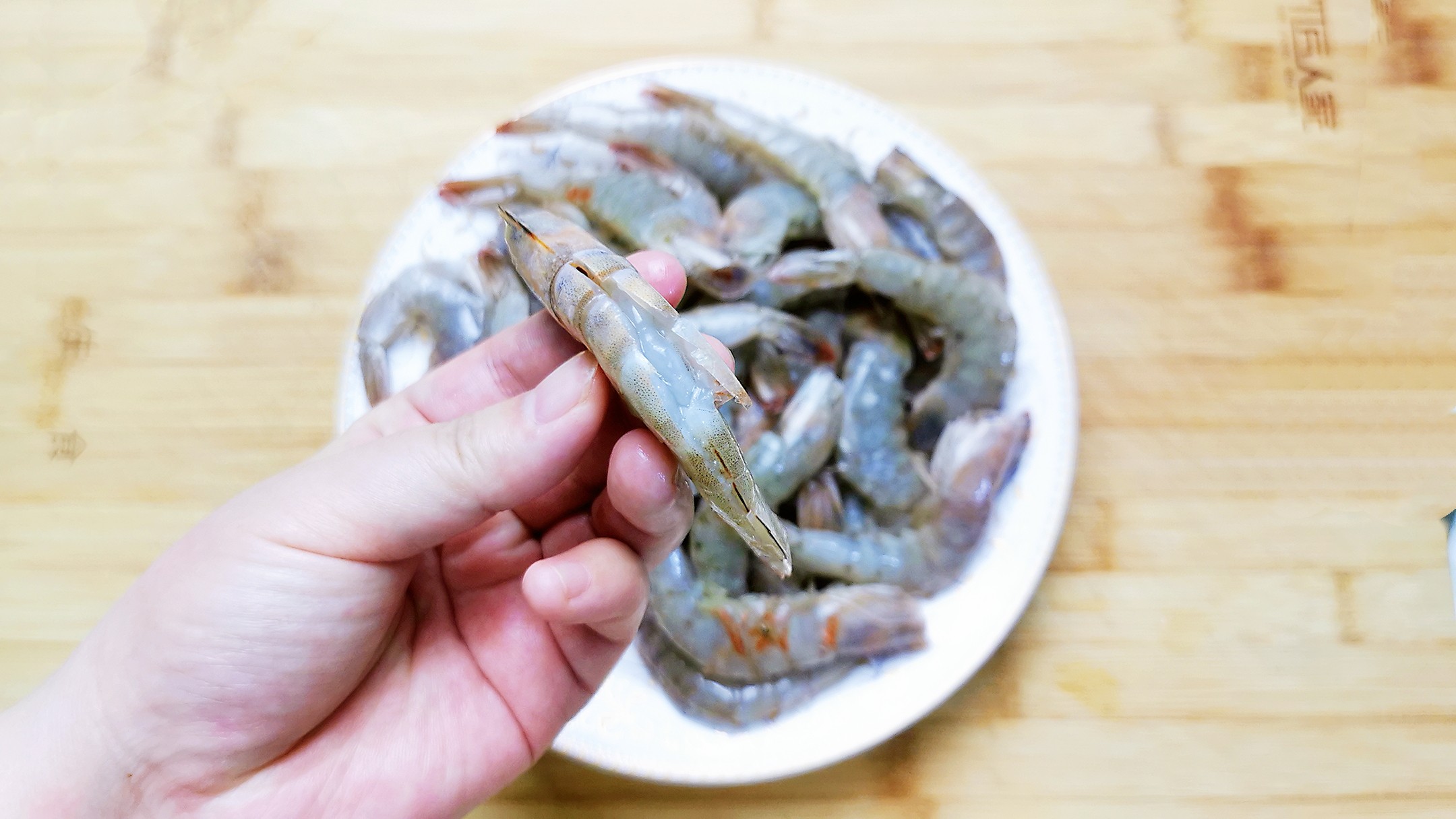 蒜蓉豆腐燒蝦煲的做法-咸鮮味燒菜譜-易網<a href=http://www.aoa7937.com/ target=_blank class=infotextkey>健康養生</a>網 蒜蓉豆腐燒蝦煲的做法-咸鮮味燒菜譜