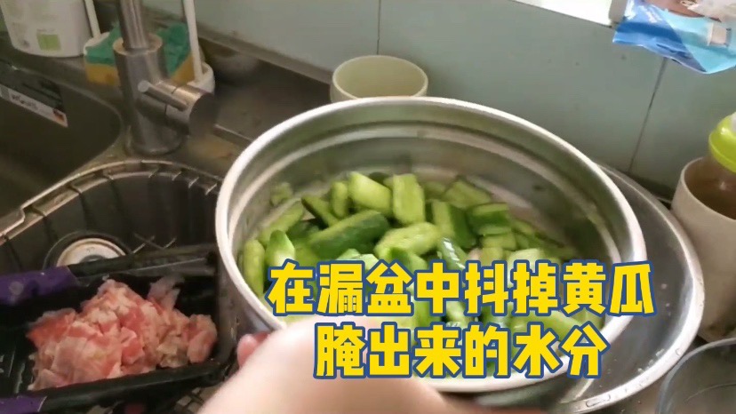 簡單的拍黃瓜的做法-酸辣味拌菜譜-易網健康養生網 簡單的拍黃瓜的做法-酸辣味拌菜譜