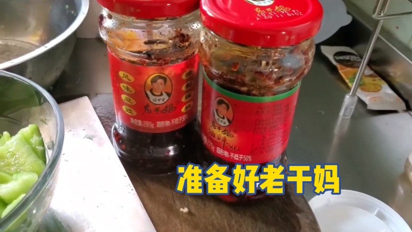 簡單的拍黃瓜的做法-酸辣味拌菜譜-易網健康養生網 簡單的拍黃瓜的做法-酸辣味拌菜譜