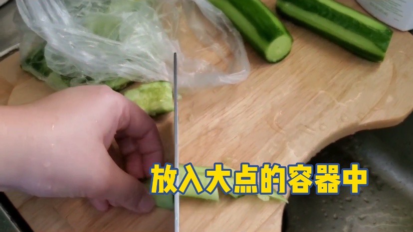 簡單的拍黃瓜的做法-酸辣味拌菜譜-易網健康養生網 簡單的拍黃瓜的做法-酸辣味拌菜譜
