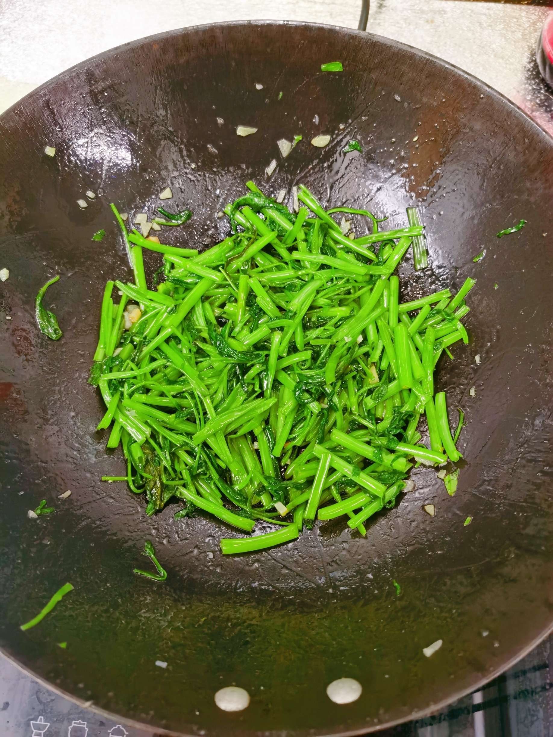爆炒空心菜的做法-咸鮮味炒菜譜