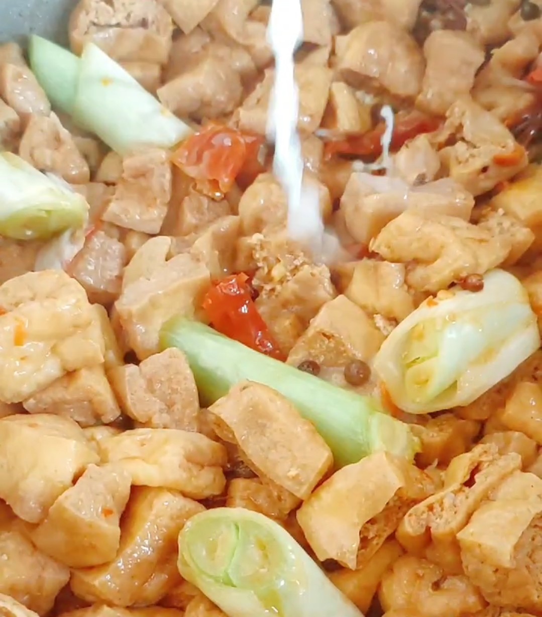 麻辣賽肥腸的做法-麻辣味炒菜譜