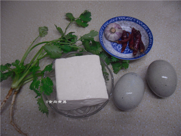 皮蛋蒸豆腐的做法-麻辣味蒸菜譜-易網(wǎng)<a href=http://www.aoa7937.com/ target=_blank class=infotextkey>健康養(yǎng)生</a>網(wǎng) 皮蛋蒸豆腐的做法-麻辣味蒸菜譜