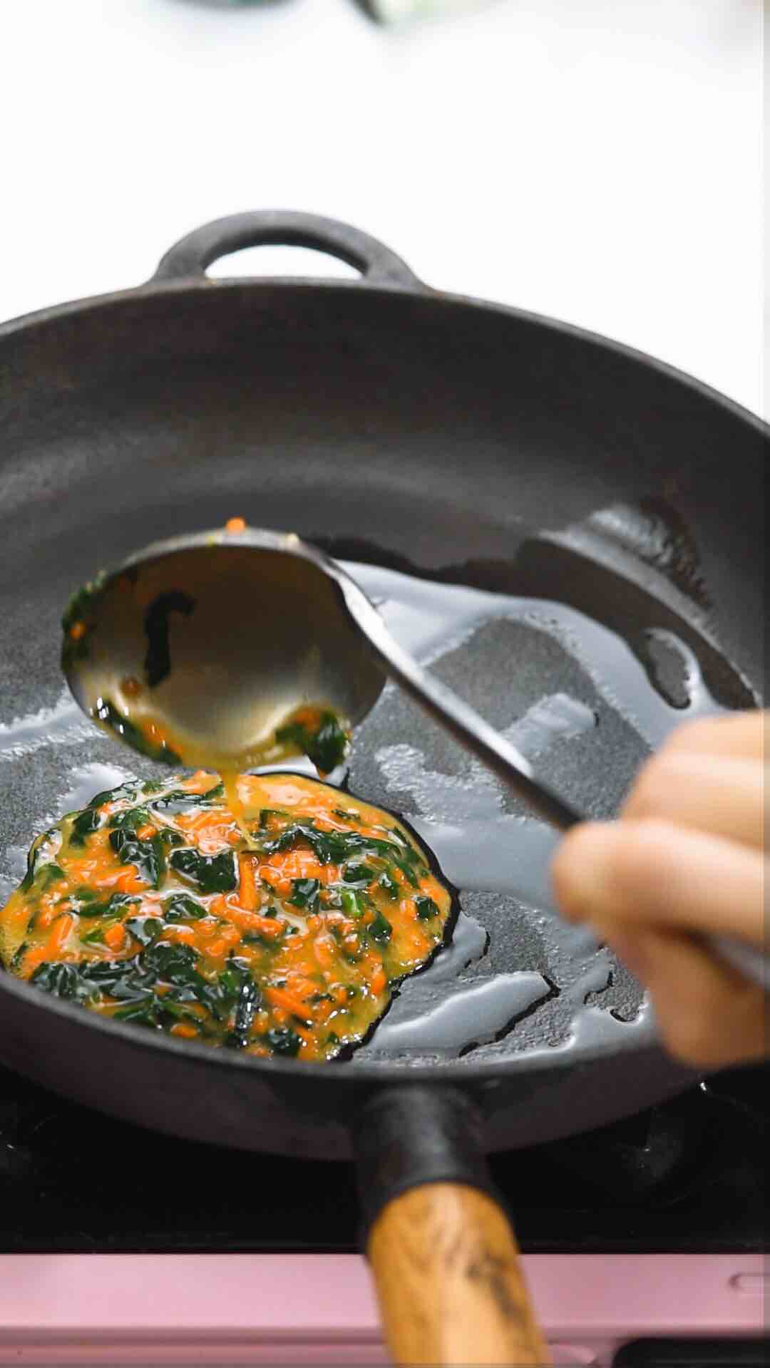 胡蘿卜菠菜蛋餅的做法-咸鮮味煎菜譜-易網(wǎng)健康養(yǎng)生網(wǎng) 胡蘿卜菠菜蛋餅的做法-咸鮮味煎菜譜