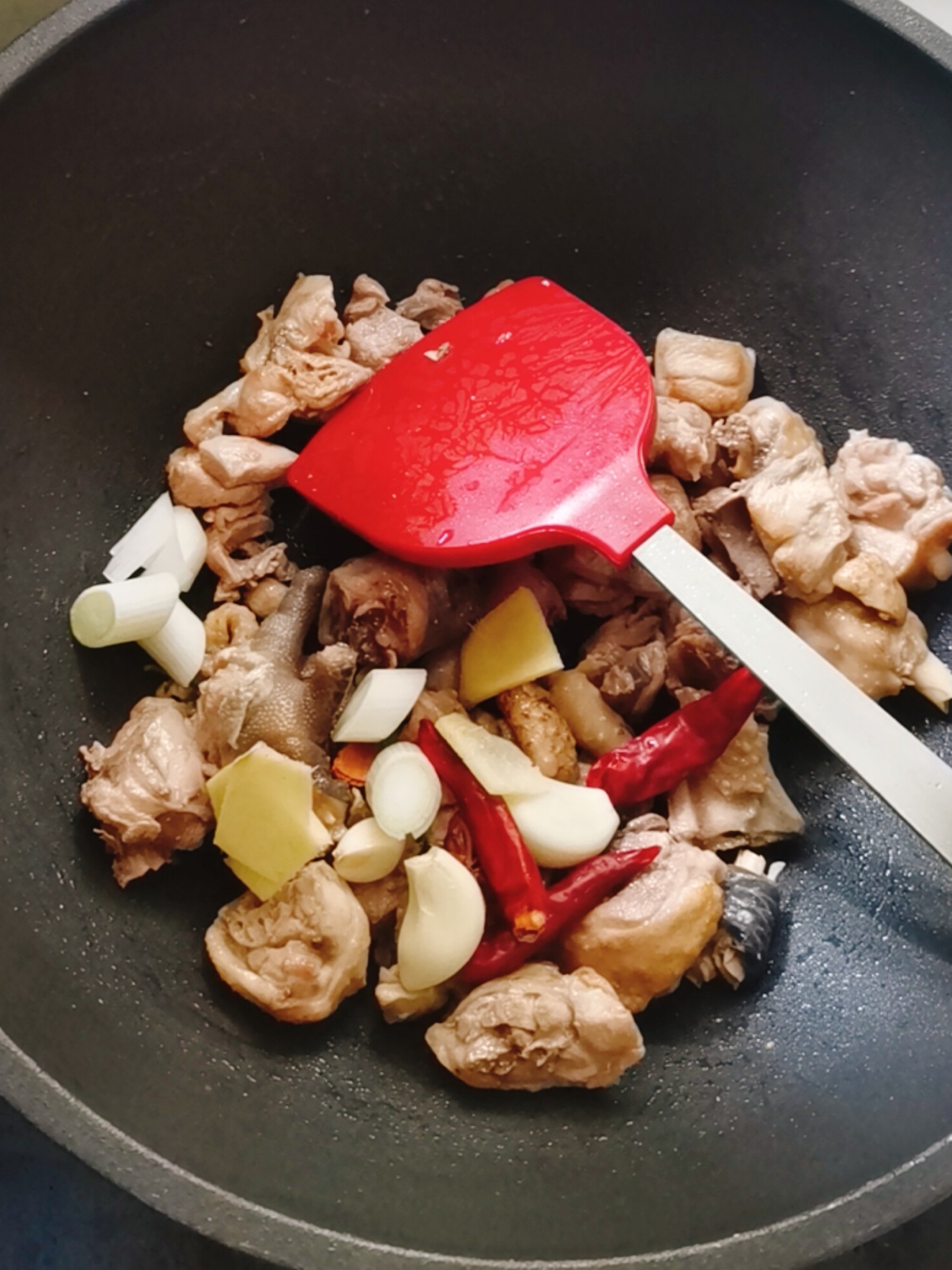 玉米土豆燉雞的做法-咸鮮味燉菜譜