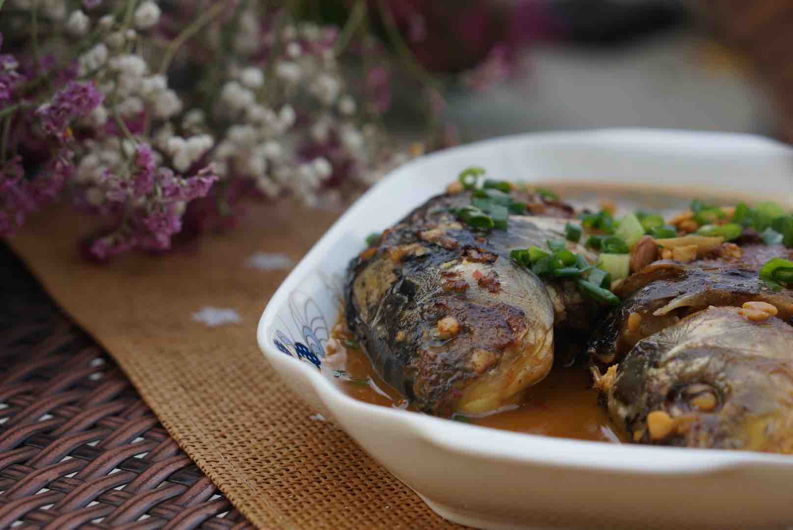 雙醬燒鯽魚的做法-家常味燒菜譜