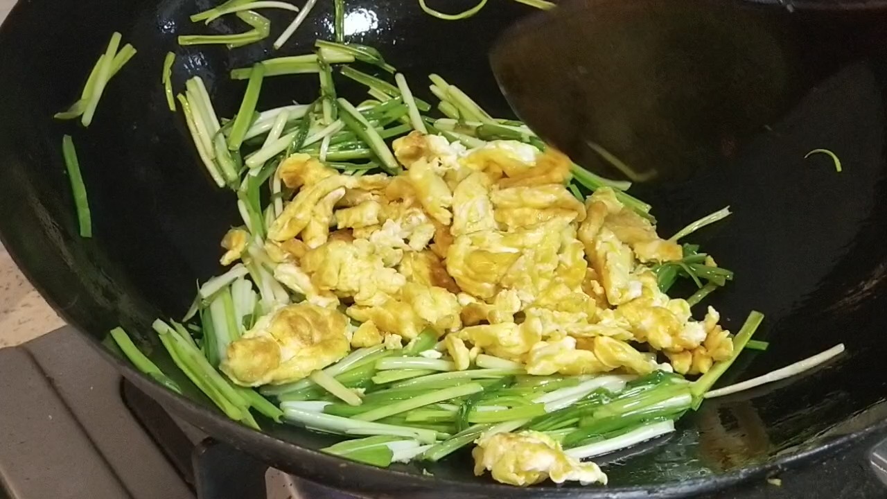 蒜苗炒雞蛋的做法-家常味炒菜譜-易網(wǎng)健康養(yǎng)生網(wǎng) 蒜苗炒雞蛋的做法-家常味炒菜譜