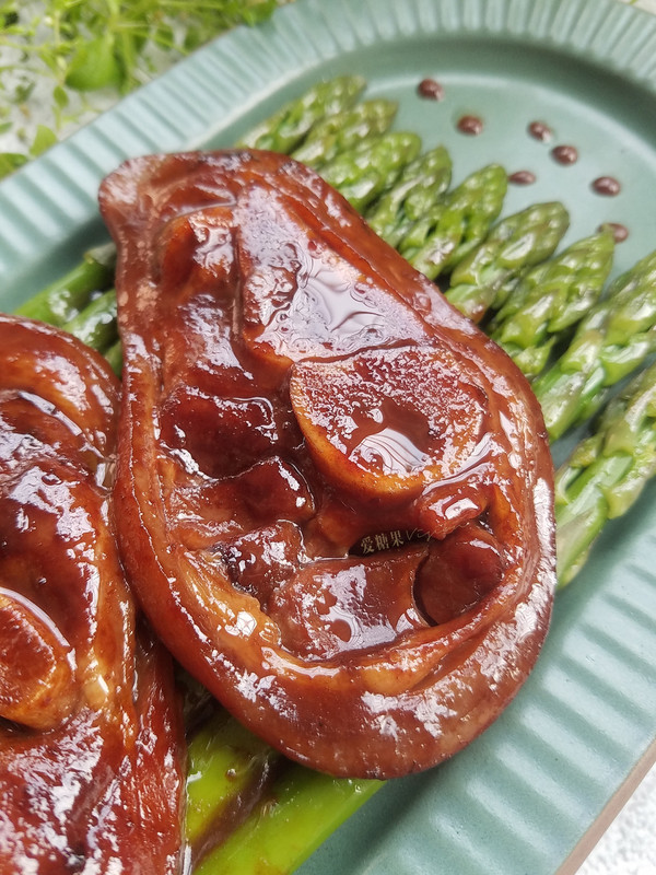 蘆筍腐乳豬肘的做法-家常味燉菜譜