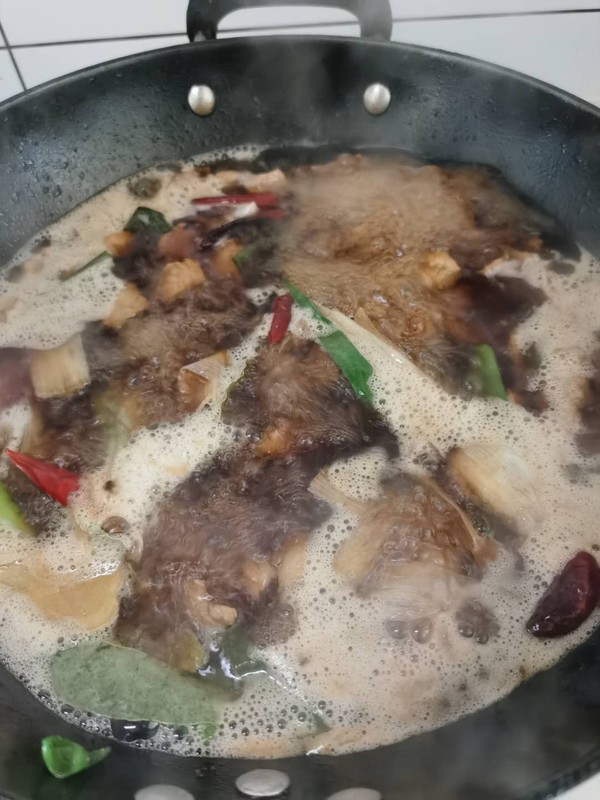鹵蛋紅燒肉的做法-咸鮮味燜菜譜