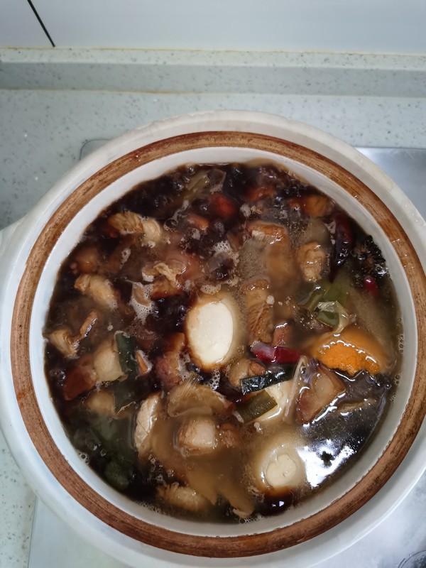 鹵蛋紅燒肉的做法-咸鮮味燜菜譜
