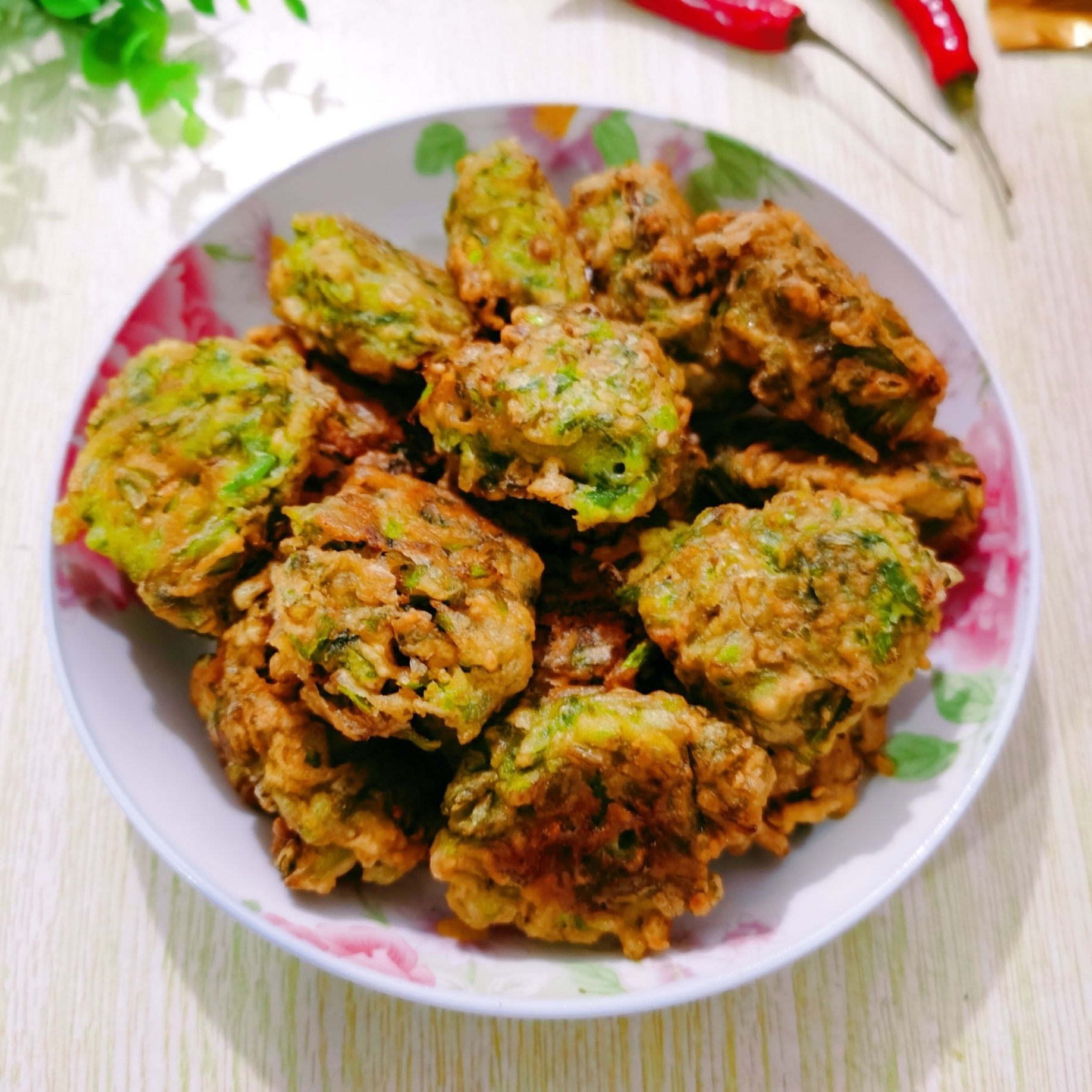 茼蒿丸子的做法-其它口味炸菜譜-易網(wǎng)健康養(yǎng)生網(wǎng) 茼蒿丸子的做法-其它口味炸菜譜