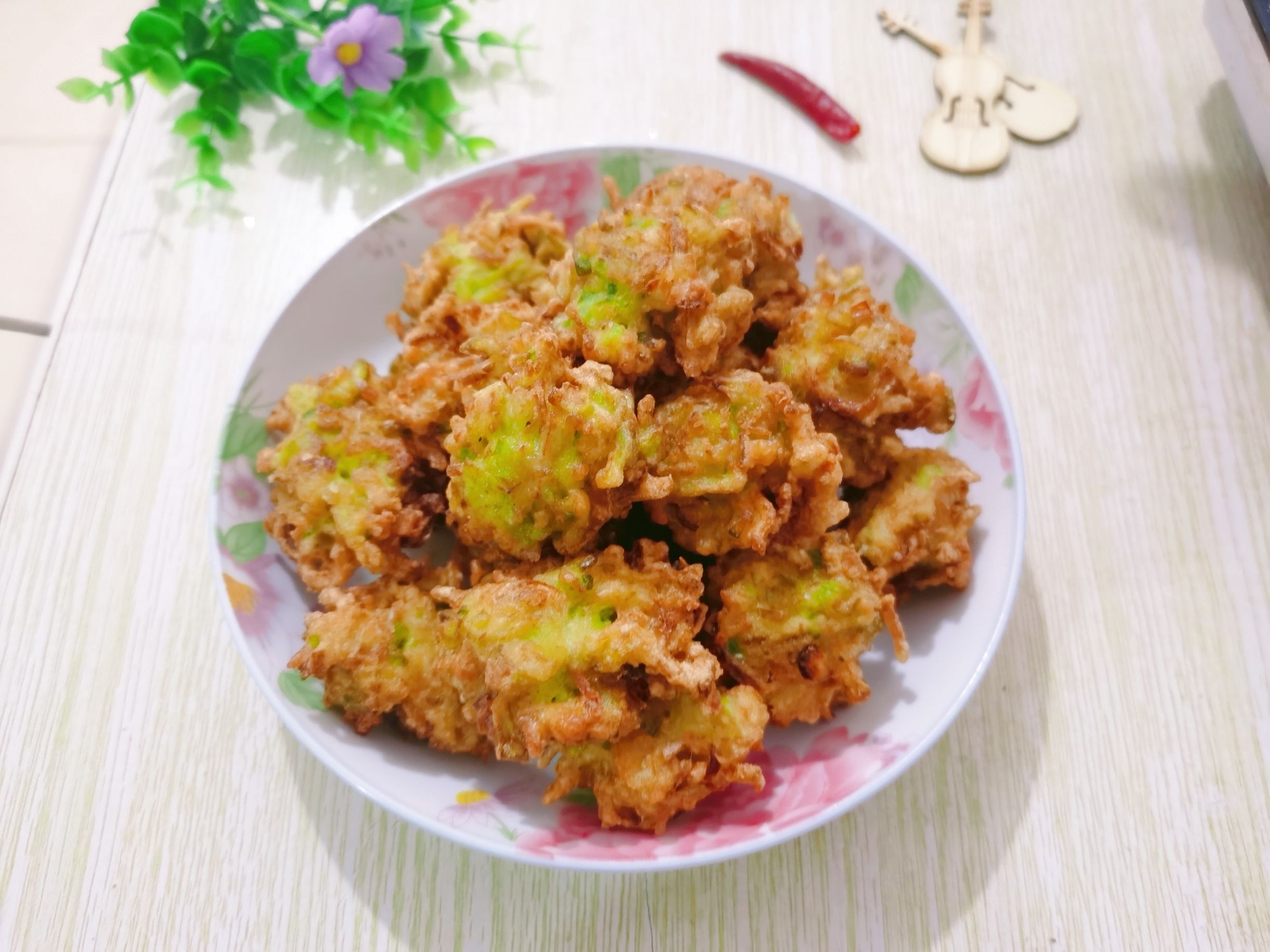 炸蘿卜丸子的做法-咸鮮味炸菜譜-易網健康養生網 炸蘿卜丸子的做法-咸鮮味炸菜譜
