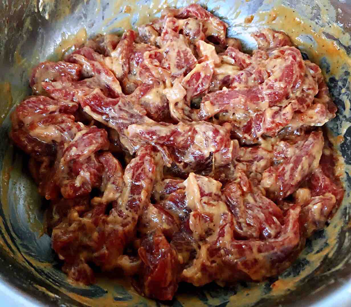 香酥牛肉炒芹菜的做法-香辣味炒菜譜