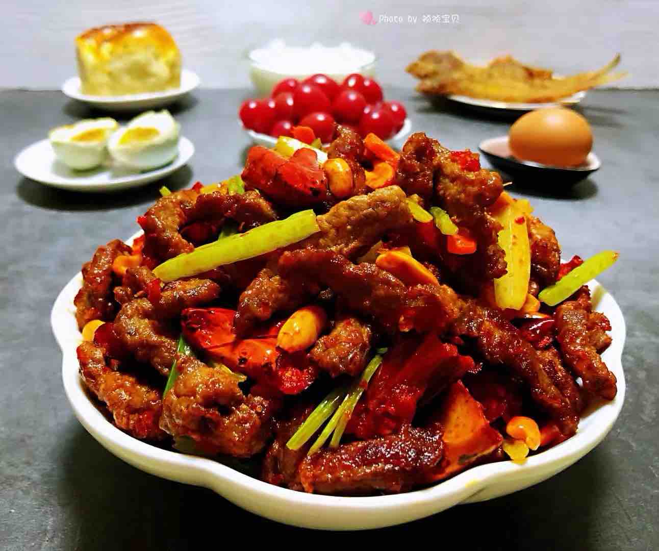 香酥牛肉炒芹菜的做法-香辣味炒菜譜