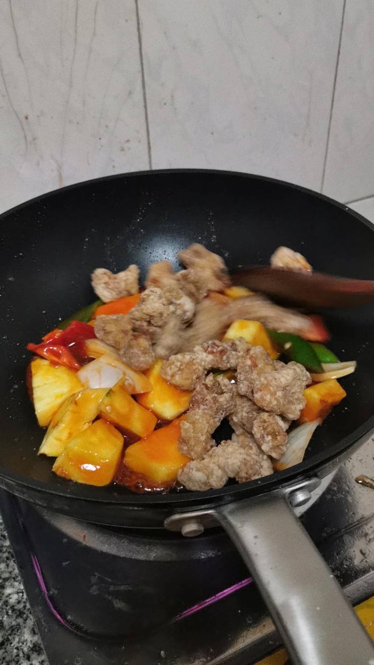 鳳梨咕嚕肉的做法-酸甜味炒菜譜