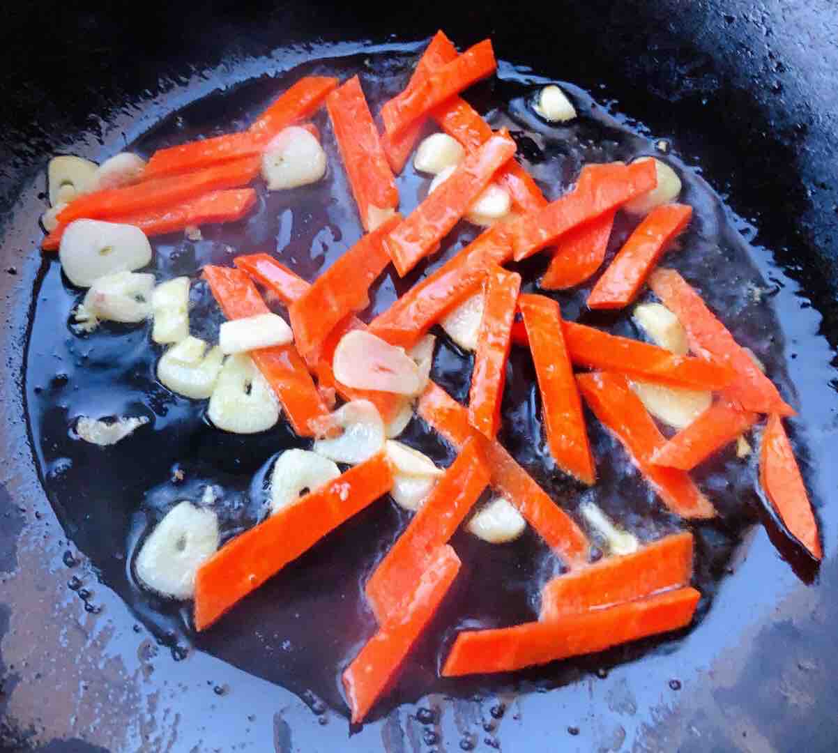 香酥牛肉炒芹菜的做法-香辣味炒菜譜