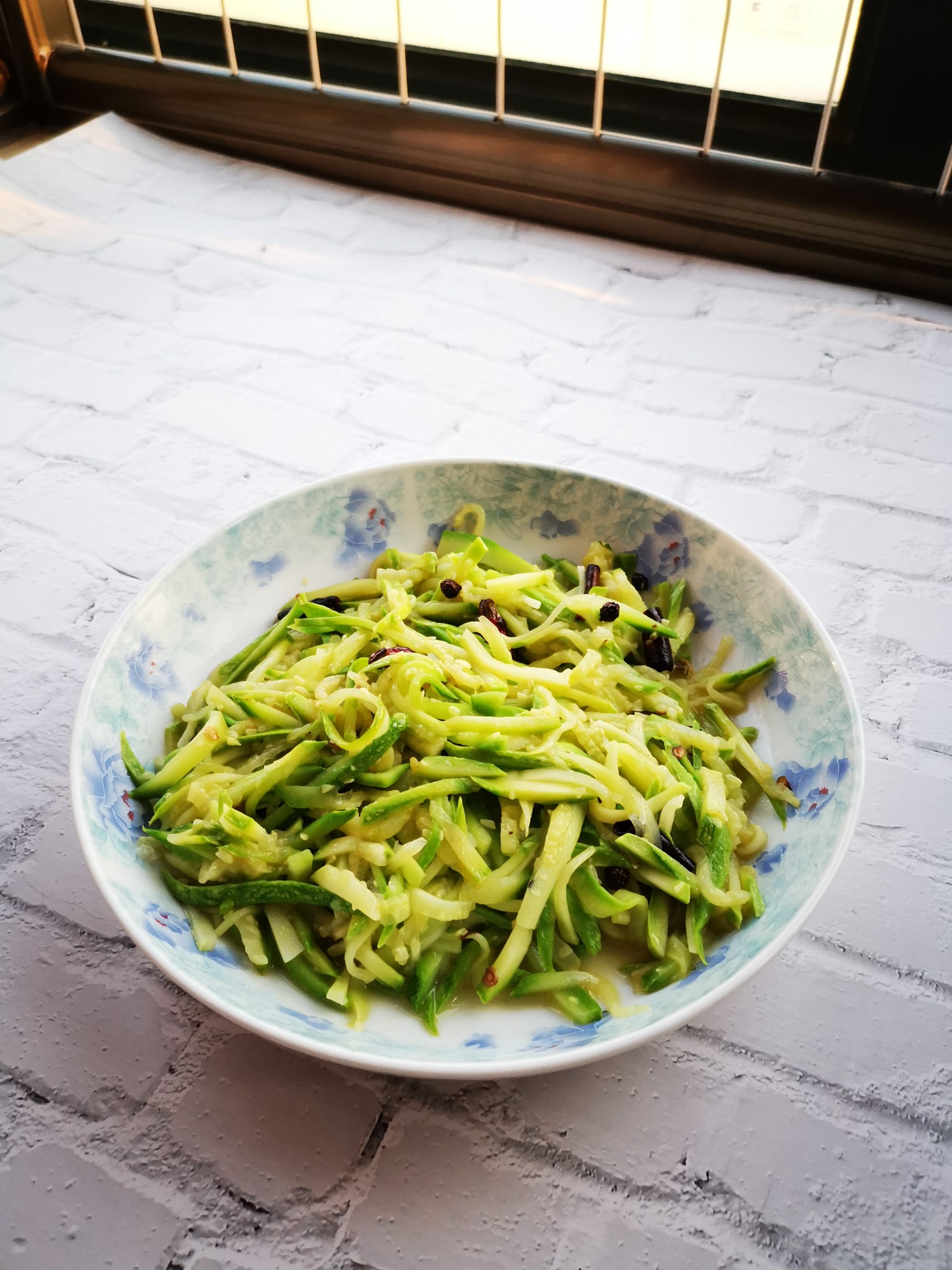 炒西葫蘆的做法-家常味炒菜譜-易網健康養生網 炒西葫蘆的做法-家常味炒菜譜