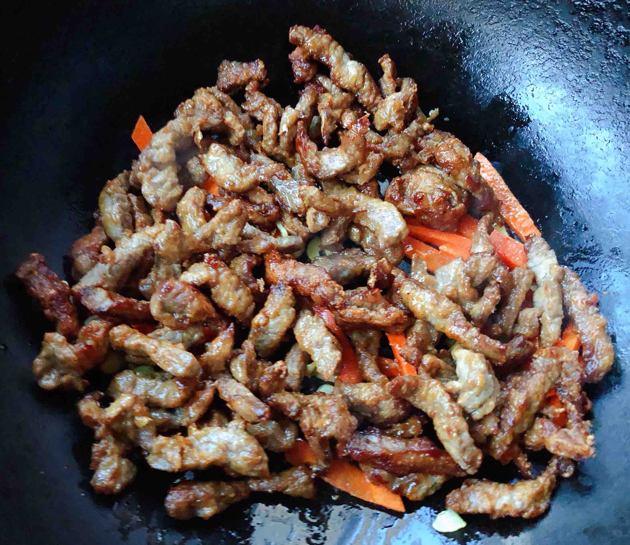 香酥牛肉炒芹菜的做法-香辣味炒菜譜