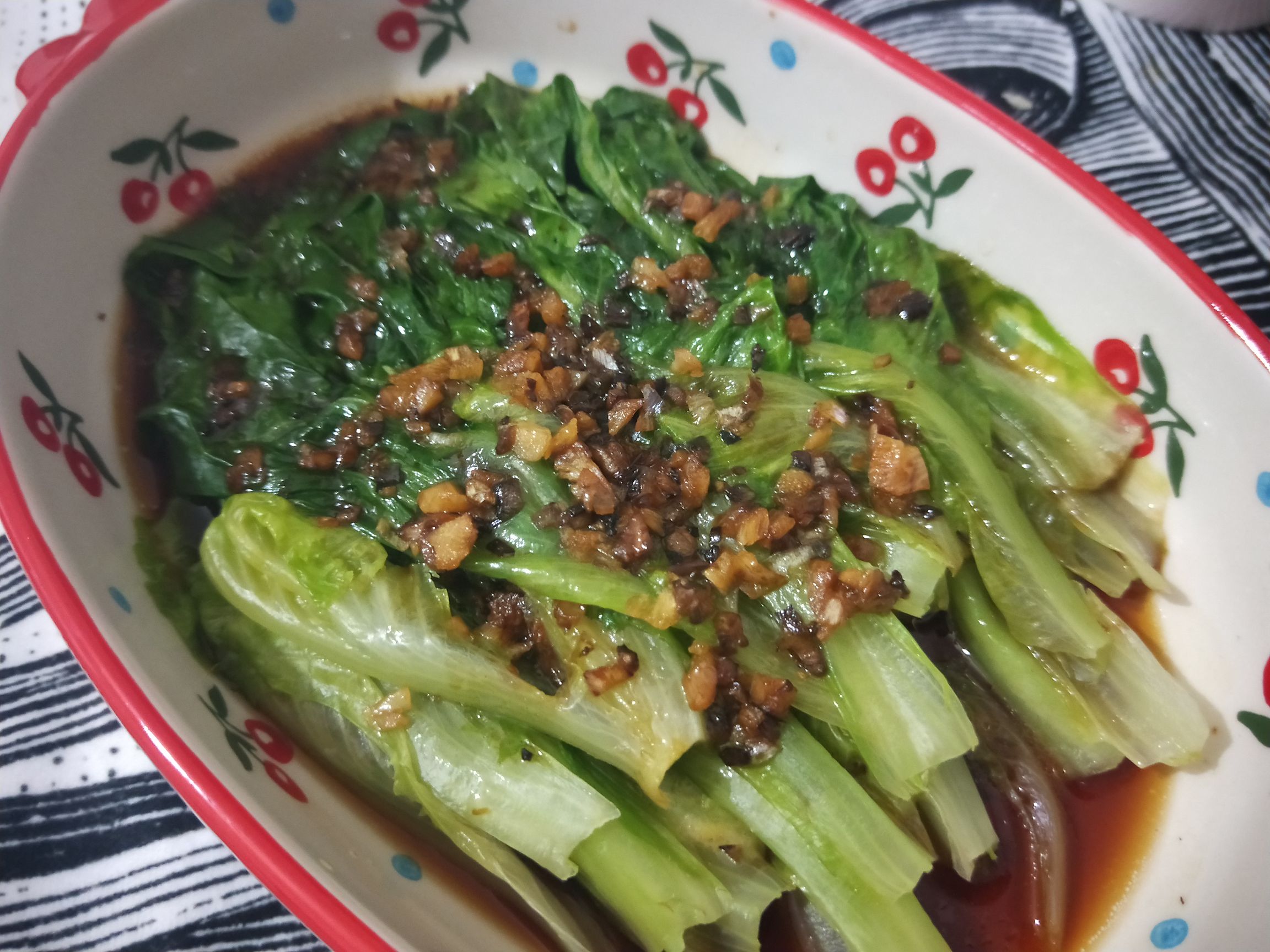 蒜香蠔油生菜的做法-咸鮮味煮菜譜-易網健康養生網 蒜香蠔油生菜的做法-咸鮮味煮菜譜
