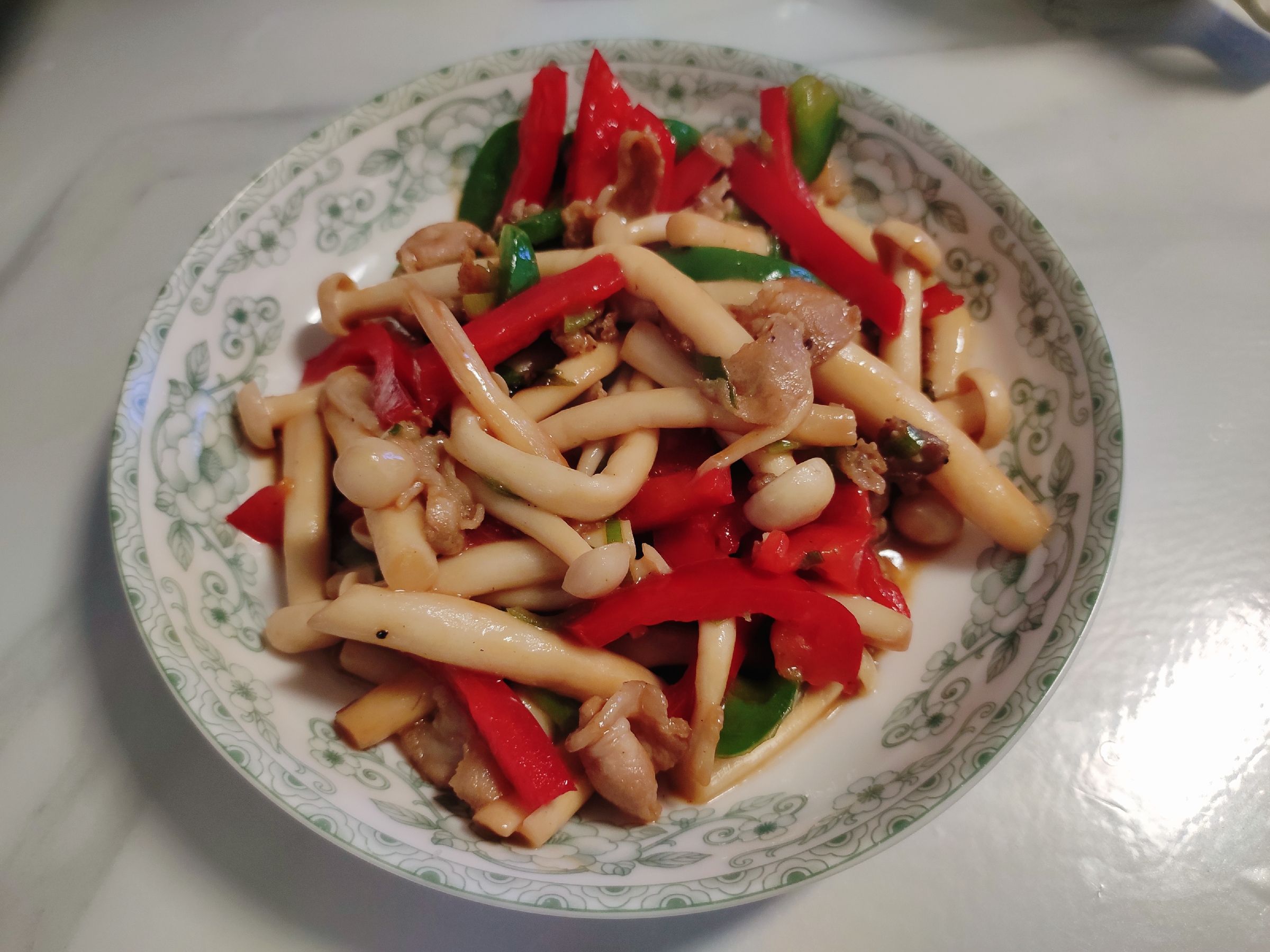 彩椒炒白玉菇的做法-咸鮮味炒菜譜-易網健康養生網 彩椒炒白玉菇的做法-咸鮮味炒菜譜
