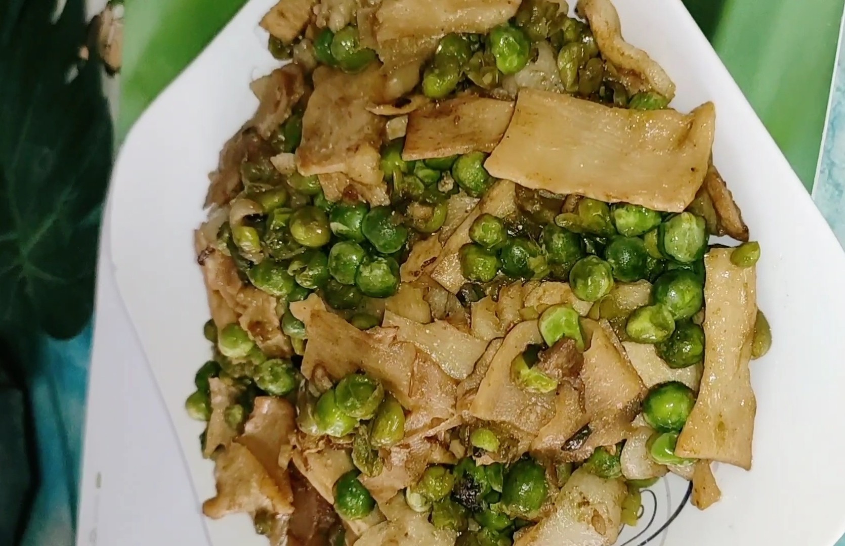 青豆筍片炒肉的做法-咸鮮味炒菜譜-易網(wǎng)健康養(yǎng)生網(wǎng) 青豆筍片炒肉的做法-咸鮮味炒菜譜