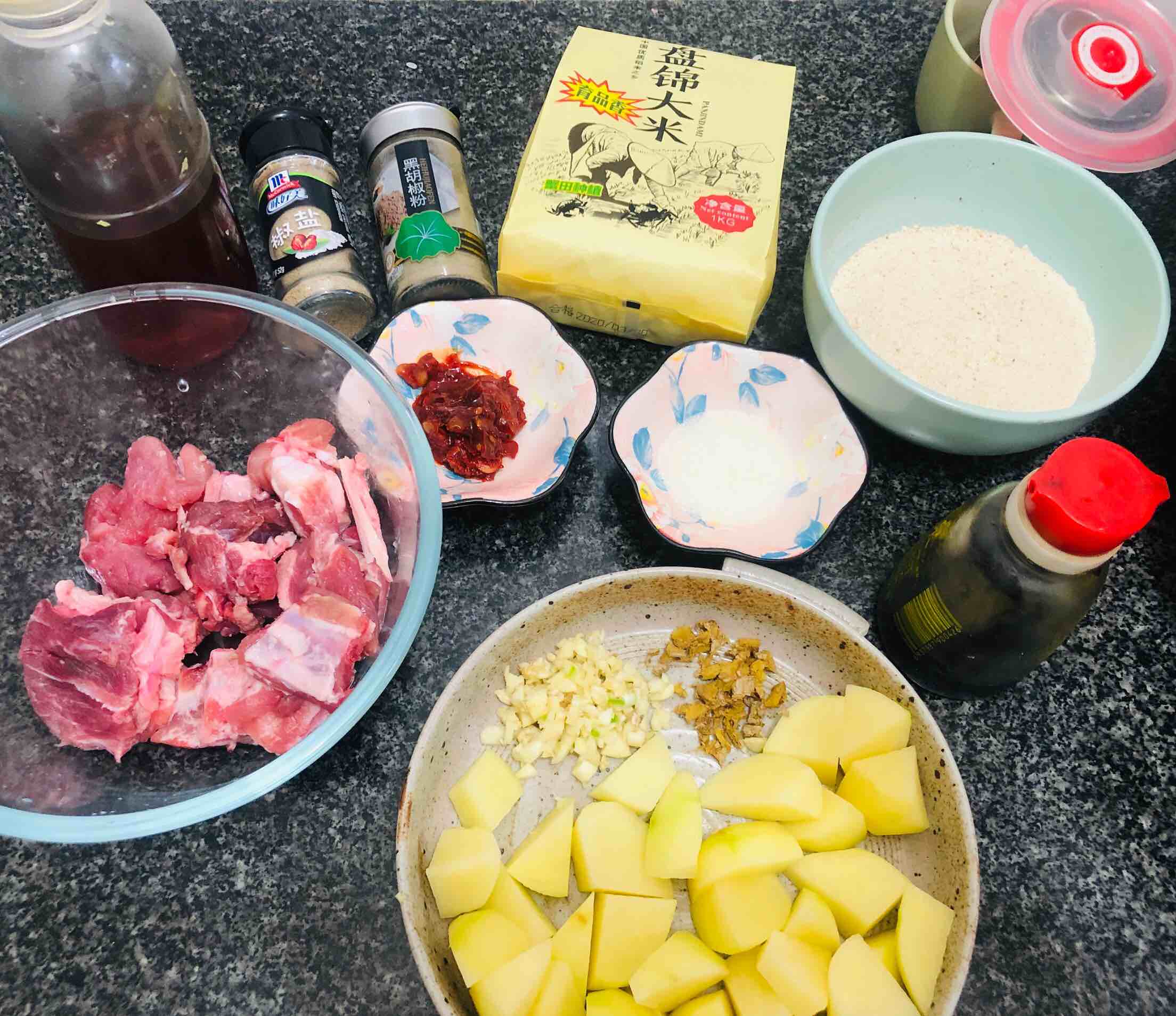 粉蒸排骨的做法-香辣味蒸菜譜-易網<a href=http://www.aoa7937.com/ target=_blank class=infotextkey>健康養生</a>網 粉蒸排骨的做法-香辣味蒸菜譜