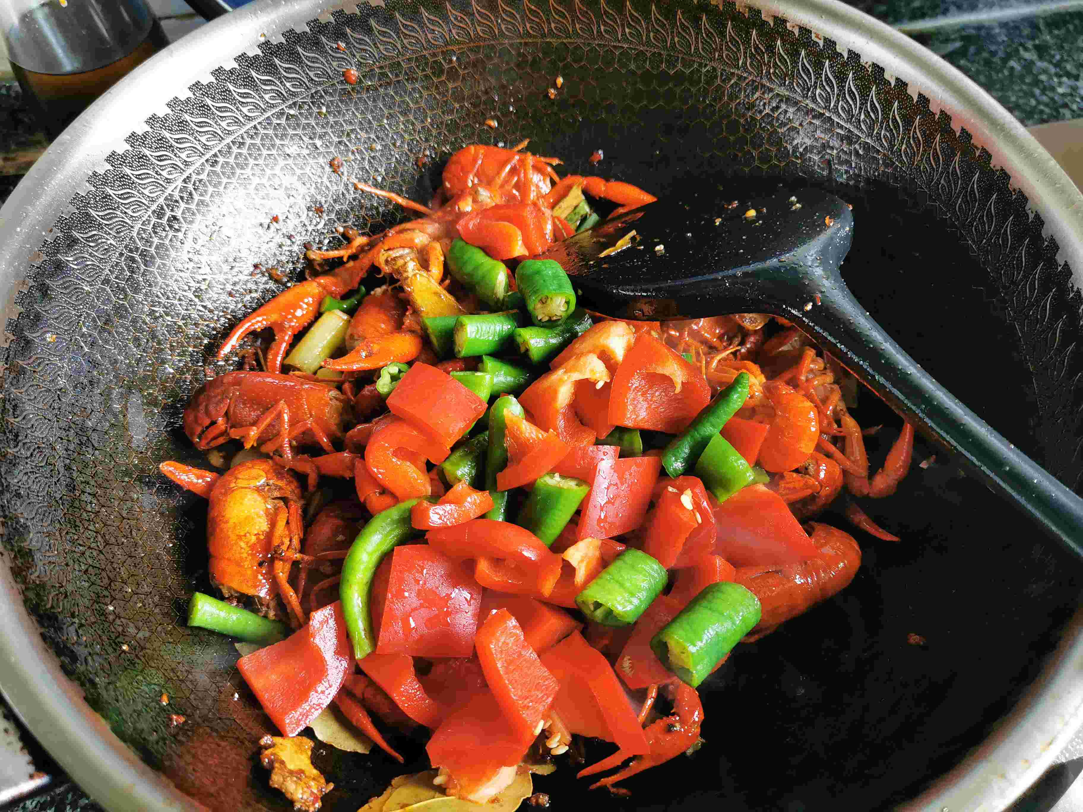 香辣小龍蝦的做法-香辣味炒菜譜-易網健康養生網 香辣小龍蝦的做法-香辣味炒菜譜