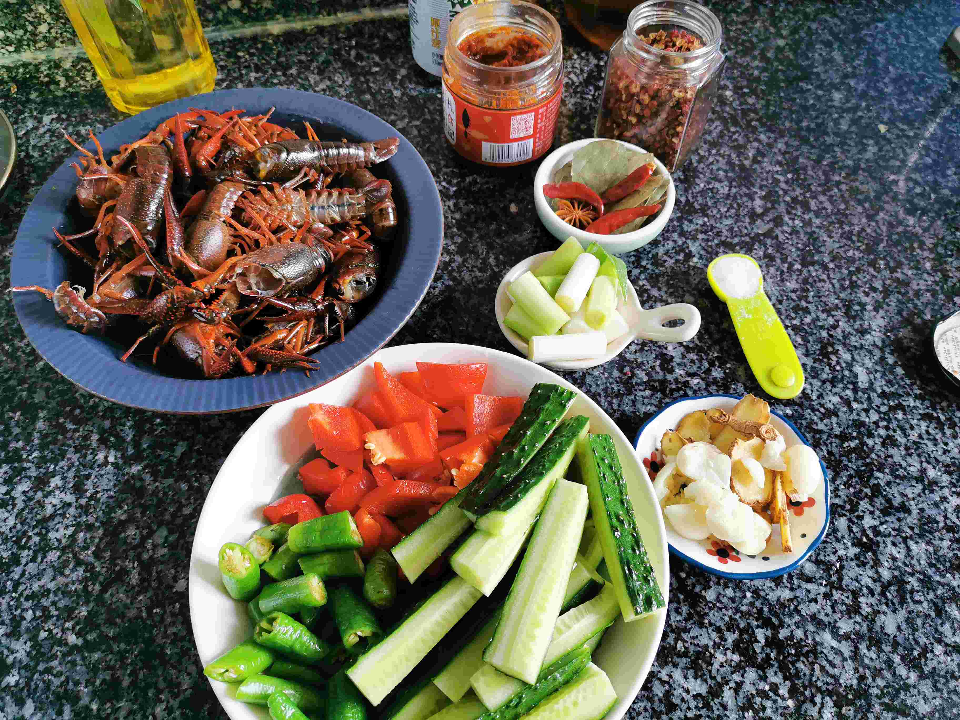 香辣小龍蝦的做法-香辣味炒菜譜-易網健康養生網 香辣小龍蝦的做法-香辣味炒菜譜