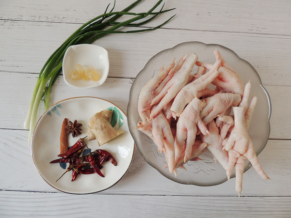 香辣燒鳳爪的做法-香辣味燒菜譜-易網<a href=http://www.aoa7937.com/ target=_blank class=infotextkey>健康養生</a>網 香辣燒鳳爪的做法-香辣味燒菜譜