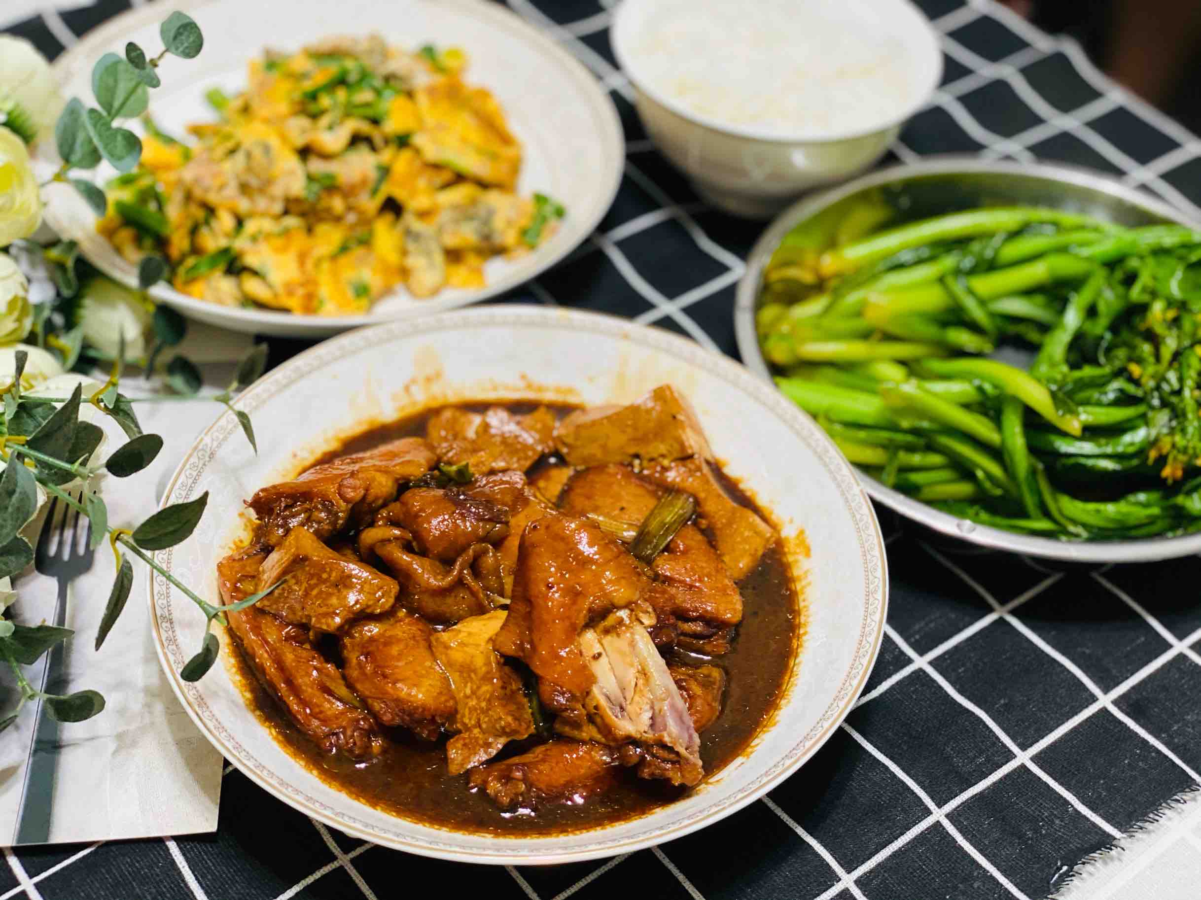 吮指原味雞翅的做法-咸鮮味燜菜譜-易網健康養生網 吮指原味雞翅的做法-咸鮮味燜菜譜