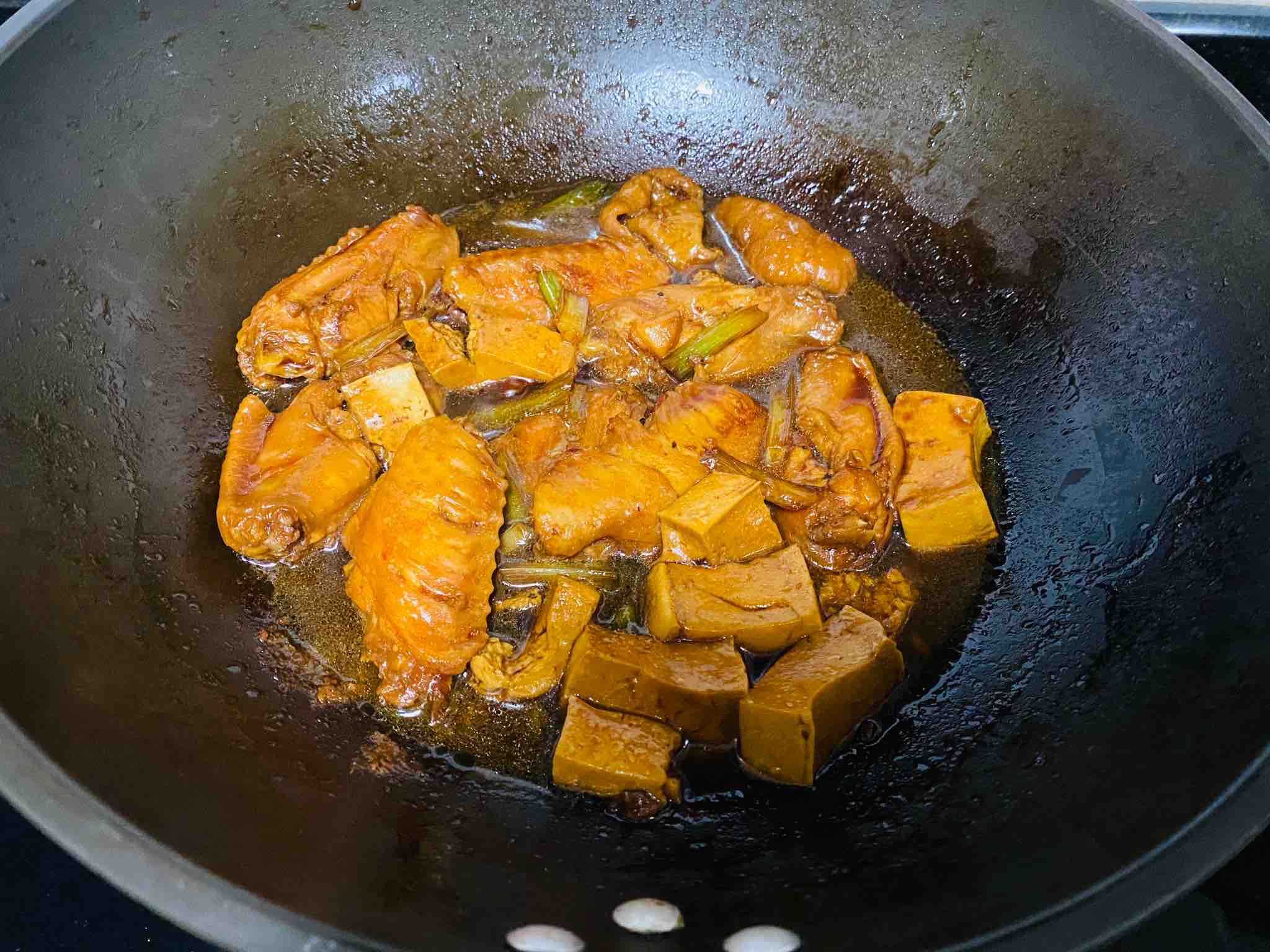 吮指原味雞翅的做法-咸鮮味燜菜譜