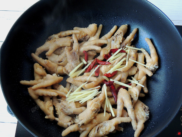 香辣燒鳳爪的做法-香辣味燒菜譜-易網健康養生網 香辣燒鳳爪的做法-香辣味燒菜譜