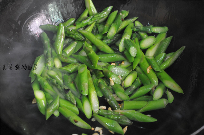 蘆筍炒煮雞蛋的做法-家常味炒菜譜
