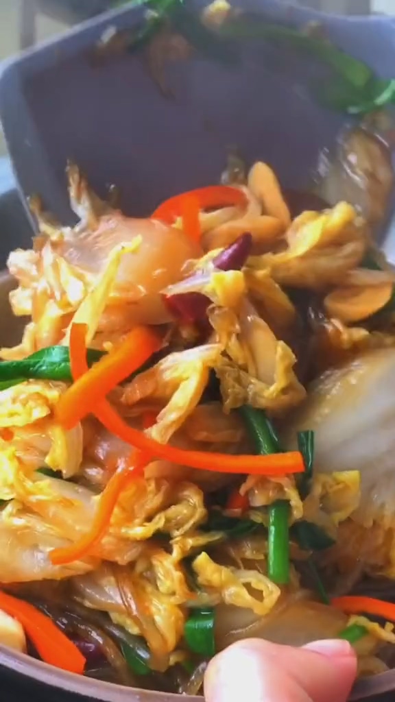 白菜炒粉條的做法-家常味炒菜譜