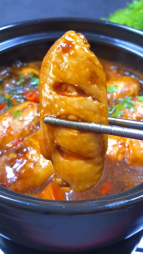三汁雞翅燜鍋的做法-咸鮮味燜菜譜-易網健康養生網 三汁雞翅燜鍋的做法-咸鮮味燜菜譜