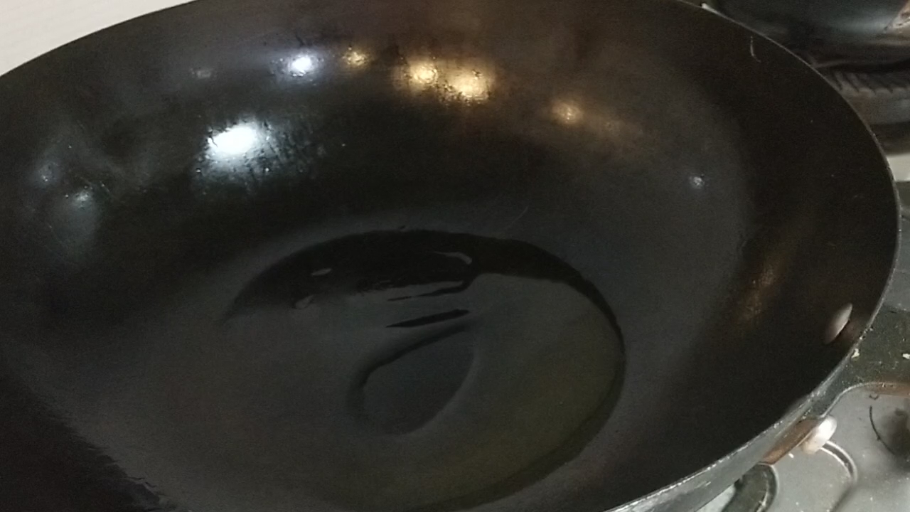辣炒小河蝦的做法-咸鮮味炒菜譜