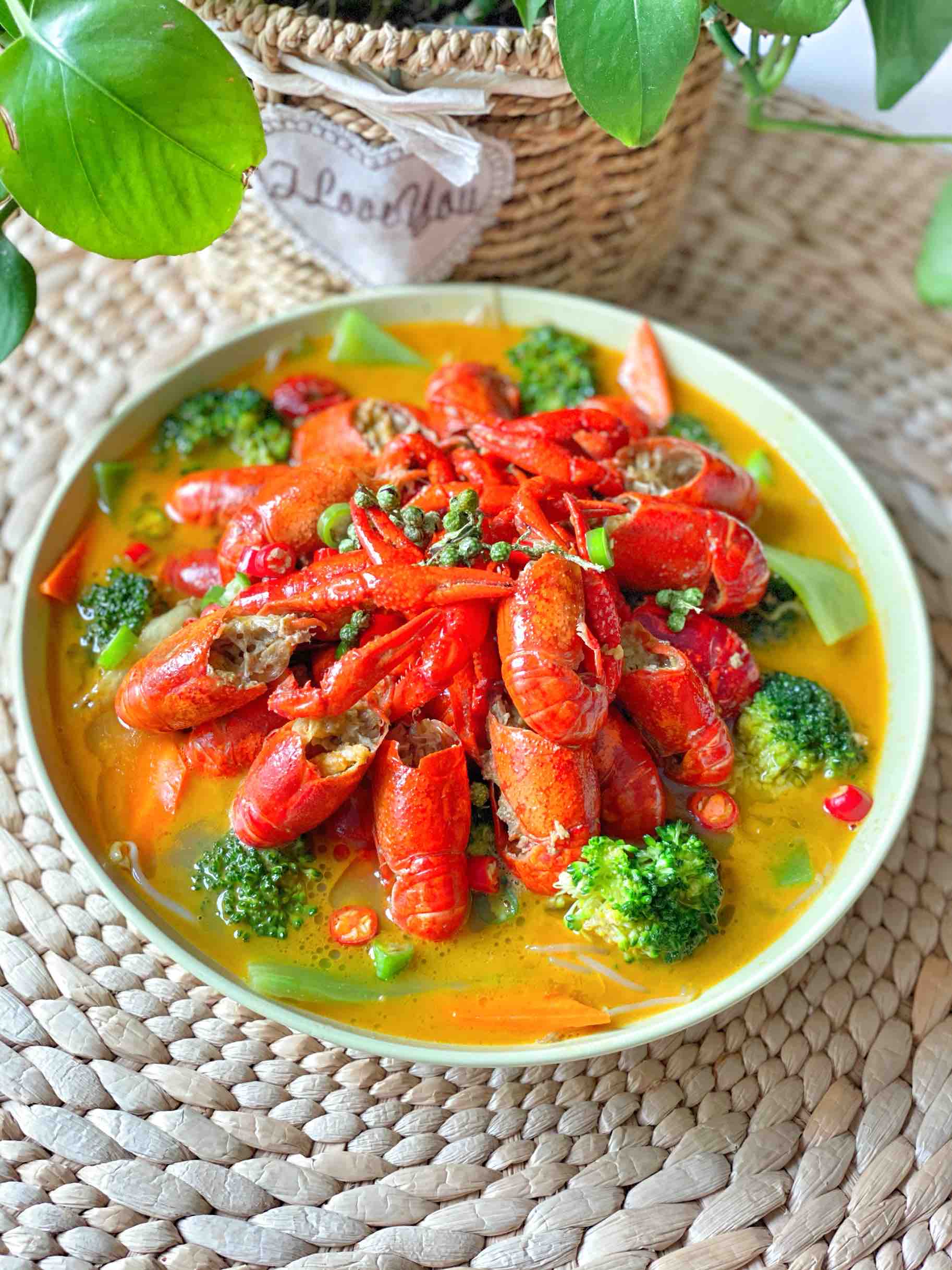 金湯小龍蝦的做法-香辣味燒菜譜-易網(wǎng)健康養(yǎng)生網(wǎng) 金湯小龍蝦的做法-香辣味燒菜譜
