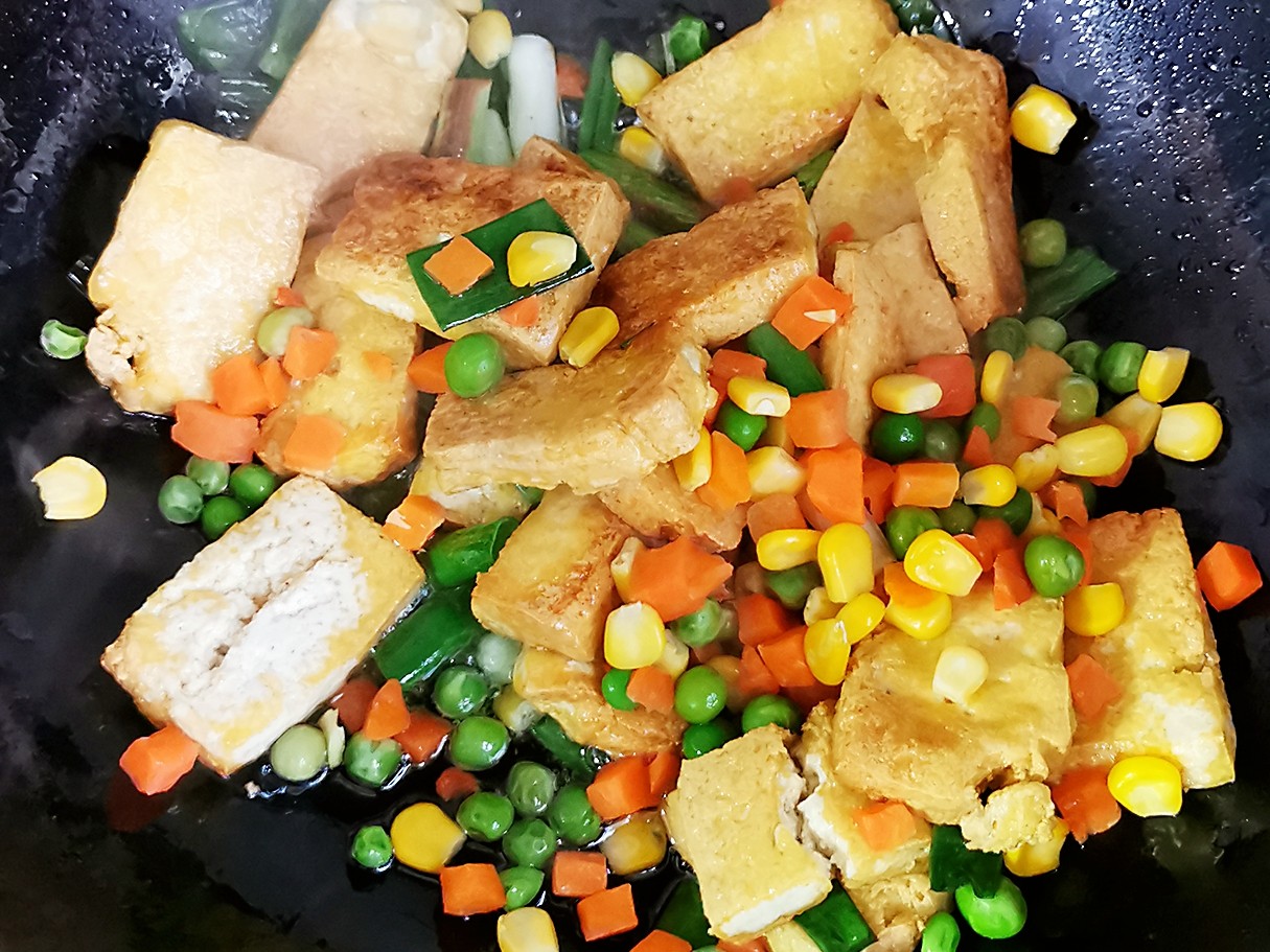 豆腐炒香腸的做法-咸鮮味炒菜譜