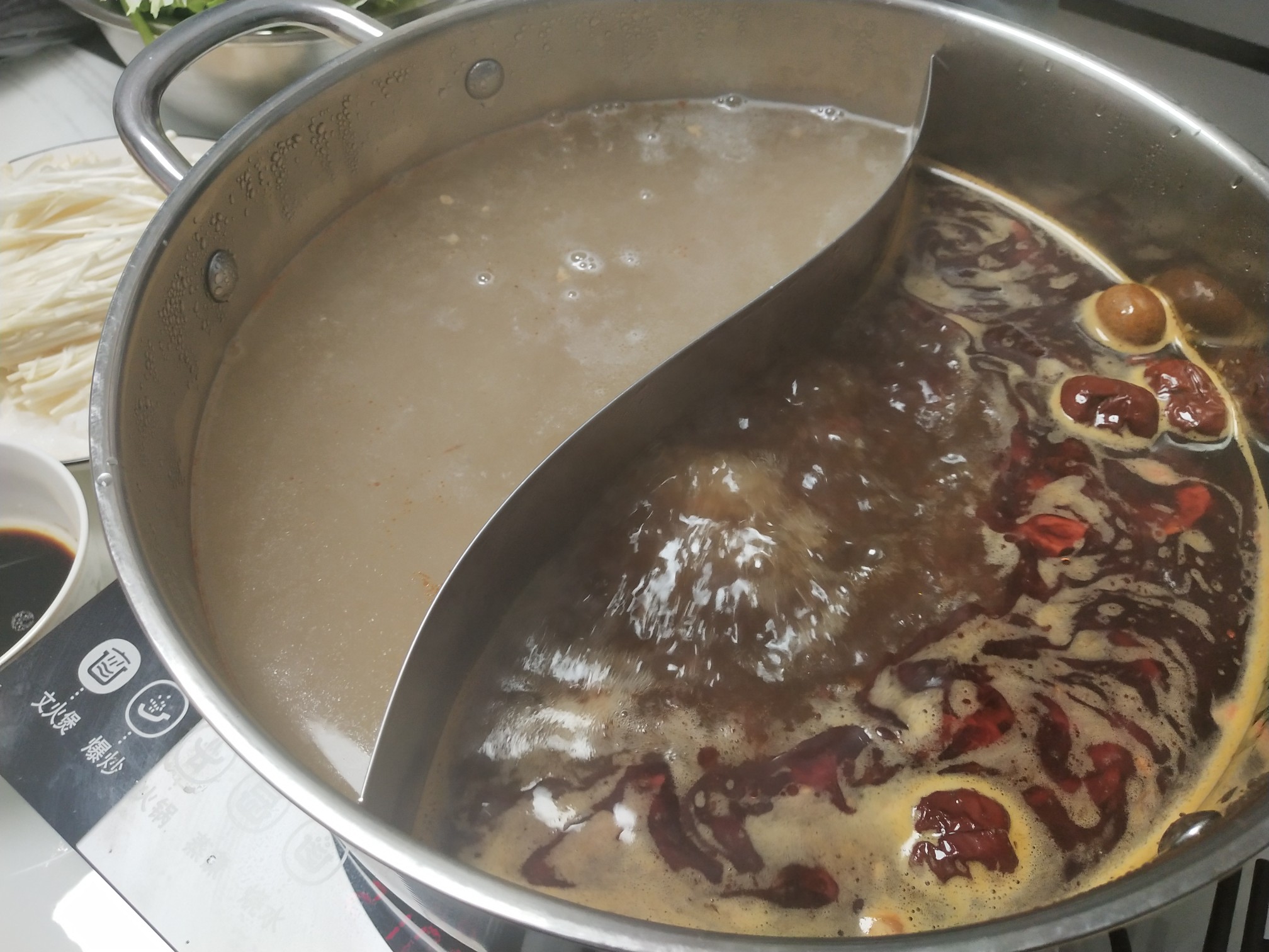 姬松茸火鍋的做法-咸鮮味煮菜譜-易網健康養生網 姬松茸火鍋的做法-咸鮮味煮菜譜
