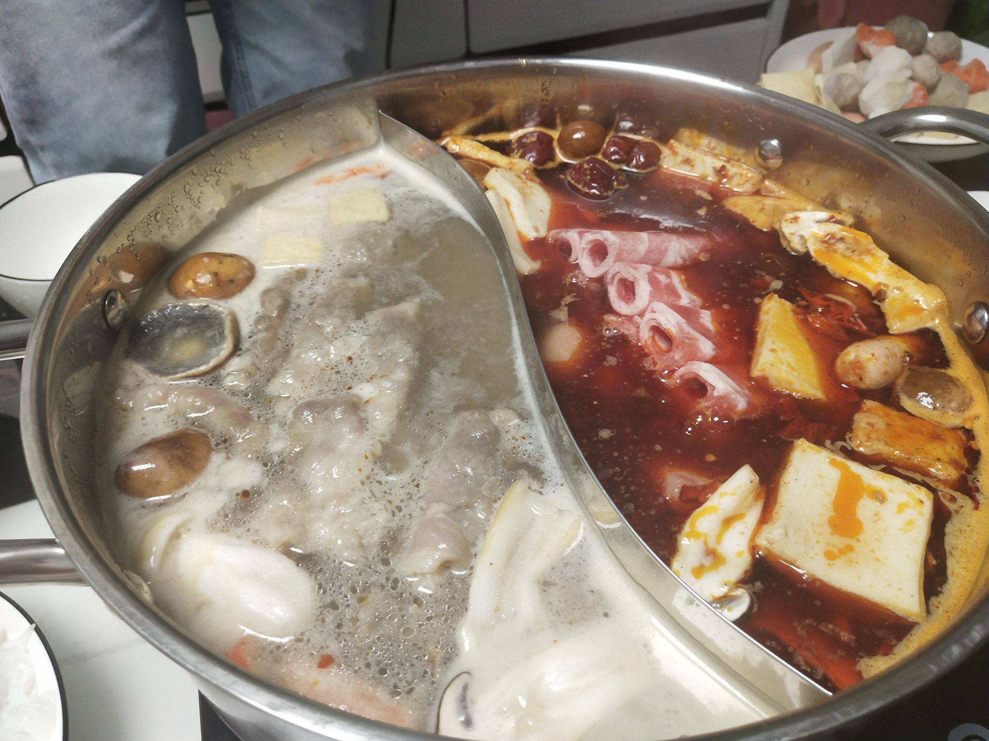 姬松茸火鍋的做法-咸鮮味煮菜譜-易網健康養生網 姬松茸火鍋的做法-咸鮮味煮菜譜