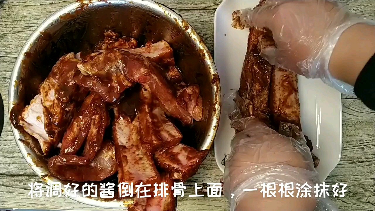 好吃的川味烤排骨來了，調制好味道的腌料，請看這里呦！的做法-香辣味烤菜譜