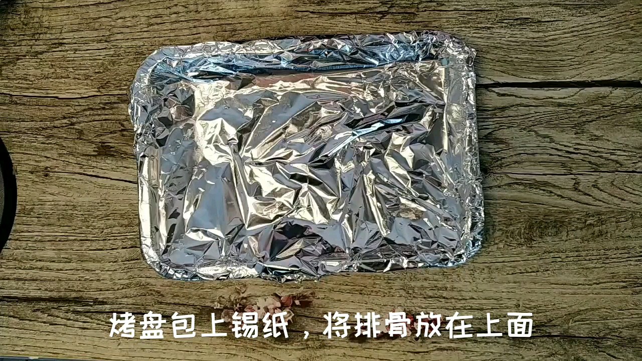 好吃的川味烤排骨來了，調制好味道的腌料，請看這里呦！的做法-香辣味烤菜譜