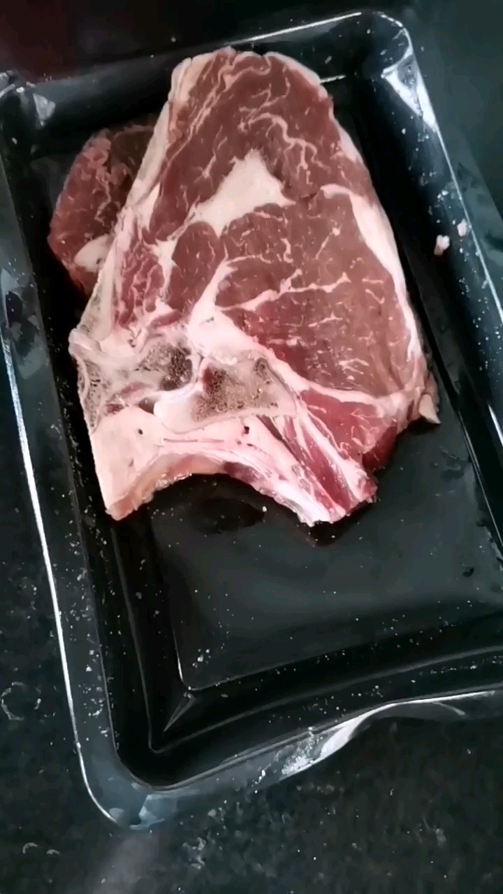 簡單美味的原切戰斧牛排的做法-咸鮮味煎菜譜