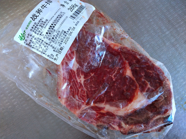 原味戰斧牛排的做法-黑椒味煎菜譜-易網<a href=http://www.aoa7937.com/ target=_blank class=infotextkey>健康養生</a>網 原味戰斧牛排的做法-黑椒味煎菜譜