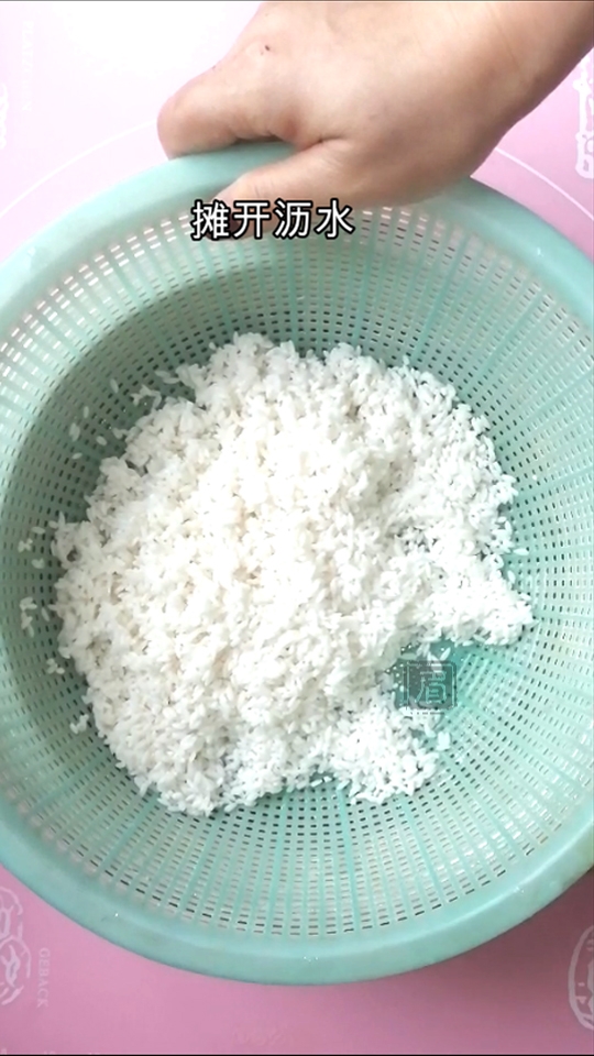 包心米丸子的做法-咸鮮味蒸菜譜-易網<a href=http://www.aoa7937.com/ target=_blank class=infotextkey>健康養生</a>網 包心米丸子的做法-咸鮮味蒸菜譜